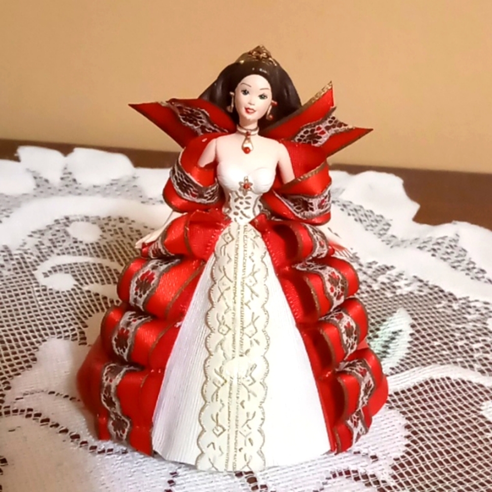 VINTAGE 1997 HALLMARK HOLIDAY BARBIE